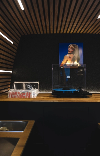 mobiele koffiebar met vinylplaten